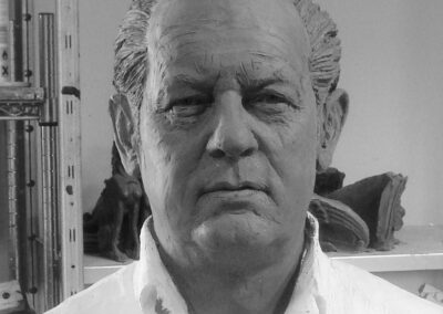 Ritratto scultoreo signore con camicia